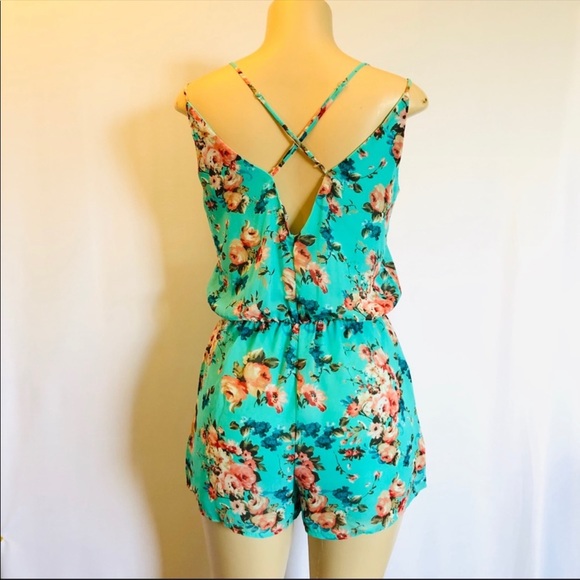 Charlotte Russe women’s romper floral medium - Picture 3 of 5